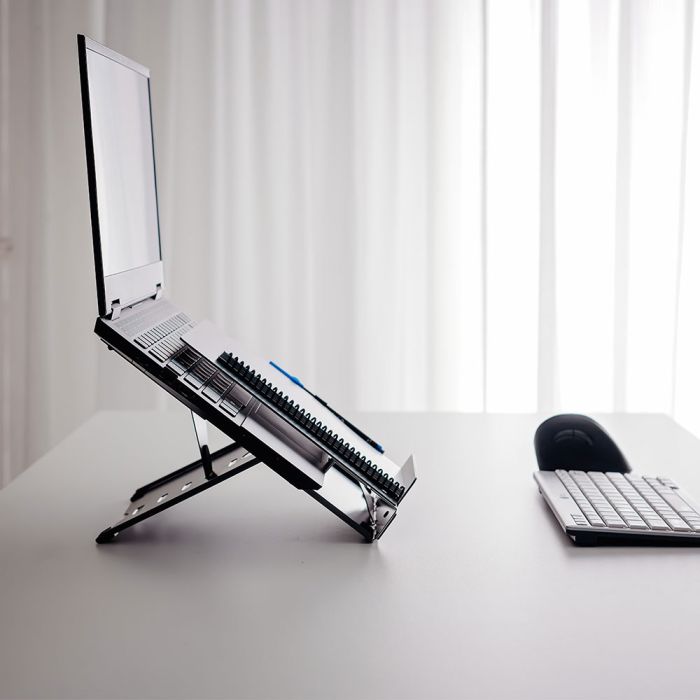 BakkerElkhuizen Ergo-Q 260 Laptop Stand - lifestyle shot with separate mouse and keyboard